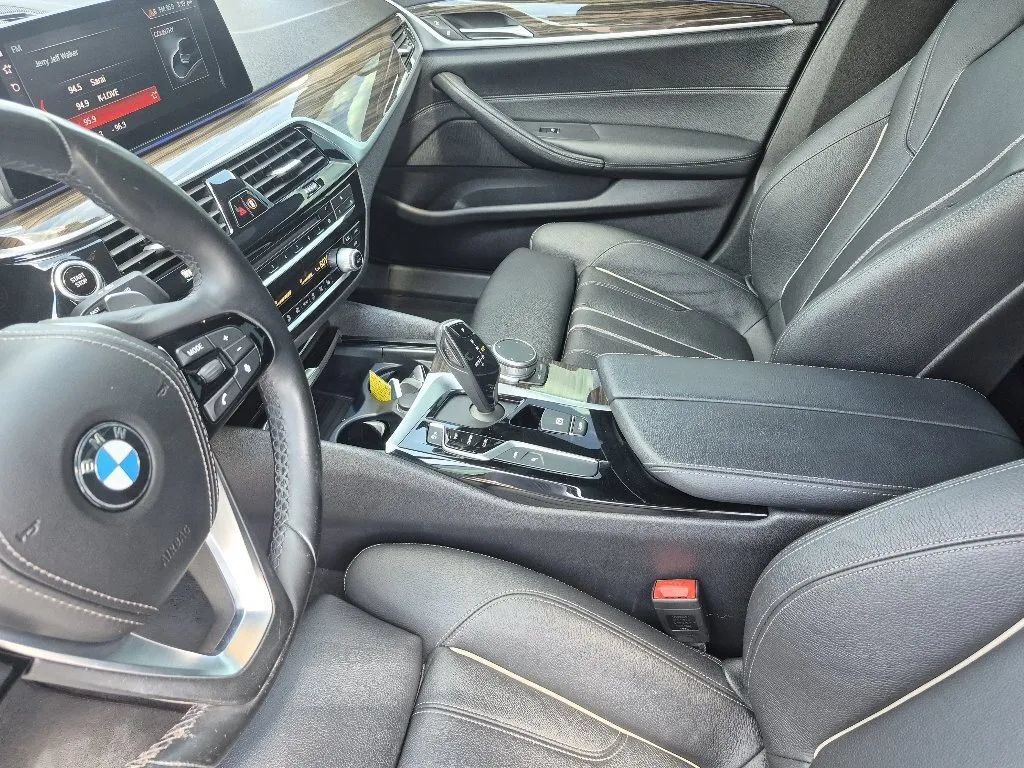Used 2019 BMW 530e w/ Convenience Package RWD image 17