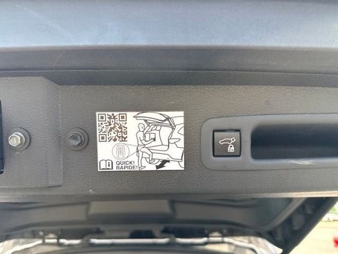 Used 2023 Toyota Sienna XLE FWD image 14
