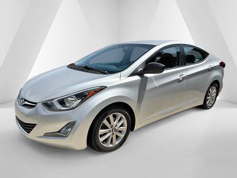 Used 2016 Hyundai Elantra SE w/ Option Group 02 FWD image 3