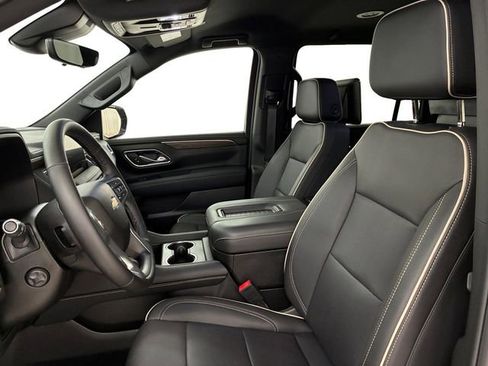 Used 2024 Chevrolet Suburban Premier image 12