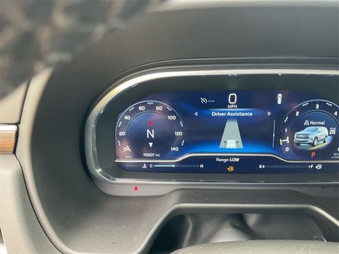 Used 2023 Chevrolet Suburban Premier image 19