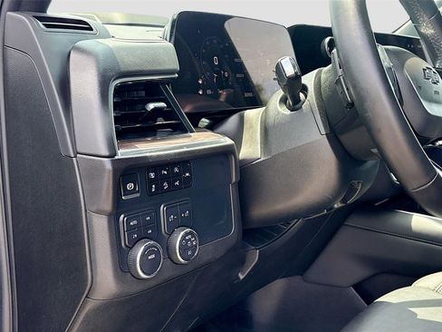 Used 2025 Chevrolet Suburban Z71 AWD/4WD image 10