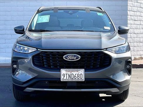 Used 2025 Ford Escape SE FWD image 2