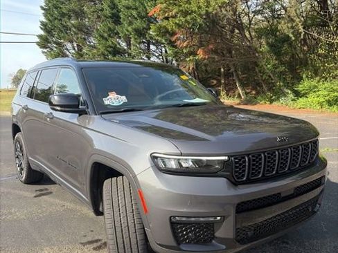 Used 2025 Jeep Grand Cherokee L Summit image 3