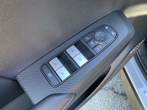 New 2025 Mitsubishi Outlander SE image 8