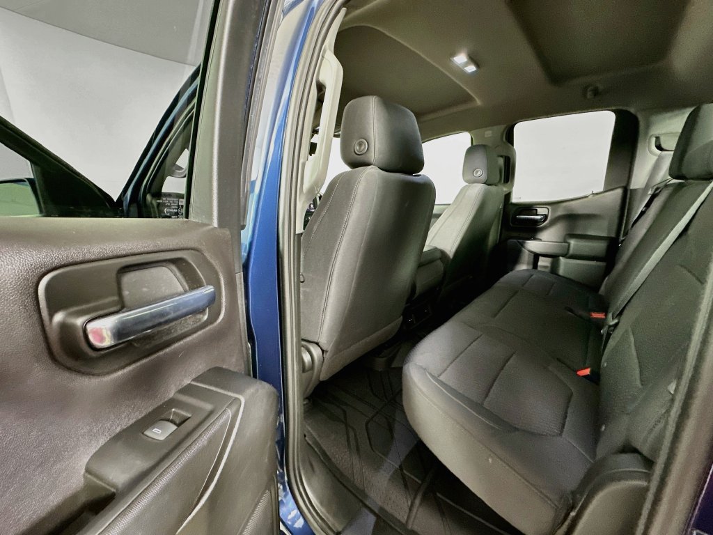 Used 2020 Chevrolet Silverado 1500 Custom w/ Custom Value Package AWD/4WD image 16
