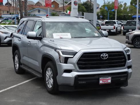 Used 2025 Toyota Sequoia SR5 AWD/4WD image 2