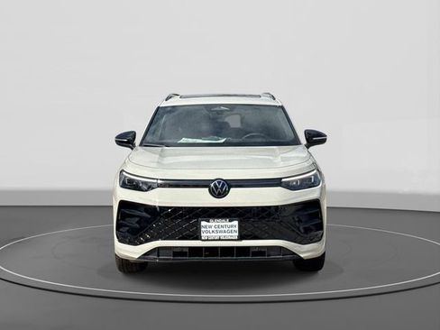 New 2026 Volkswagen Tiguan SE R-Line image 2