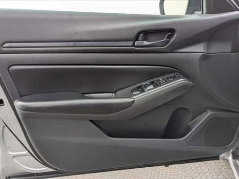 Used 2024 Nissan Altima 2.5 S image 13