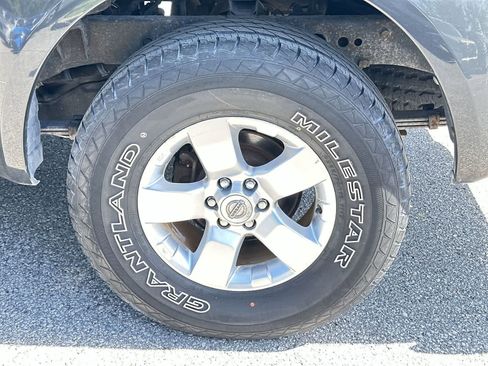 Used 2011 Nissan Frontier SV w/ SV Premium Utility Pkg RWD image 12