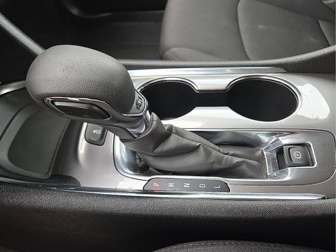 Used 2024 Chevrolet Malibu LT FWD image 16