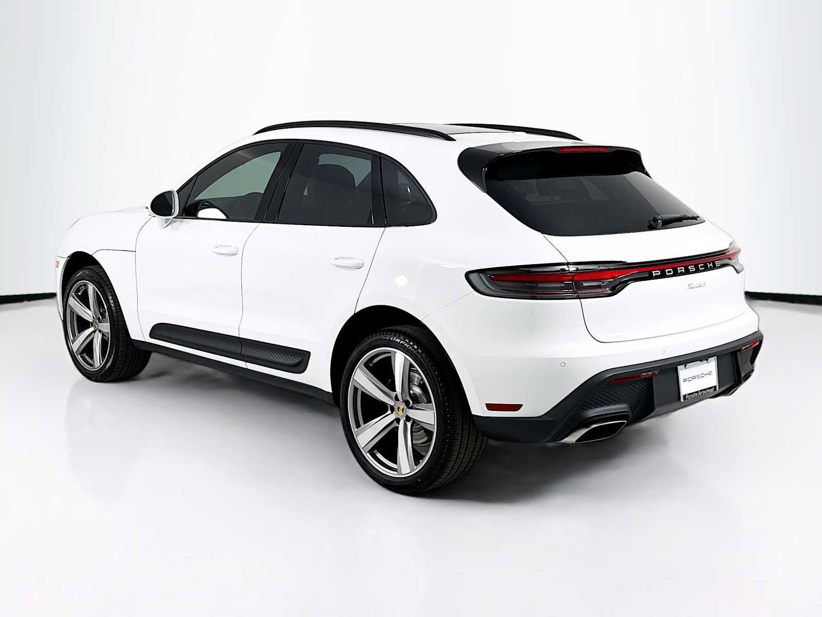 Used 2026 Porsche Macan AWD/4WD image 3