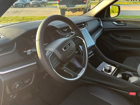 New 2025 Jeep Grand Cherokee Altitude image 6