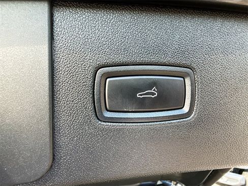 Used 2019 Porsche Cayenne image 31