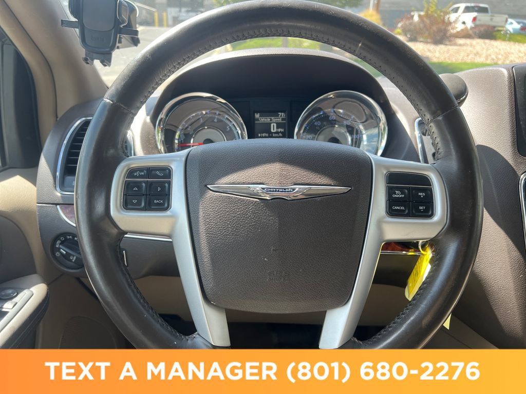 Used 2016 Chrysler Town & Country Touring FWD image 17