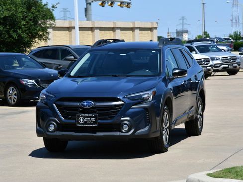 Used 2024 Subaru Outback Premium AWD/4WD image 2