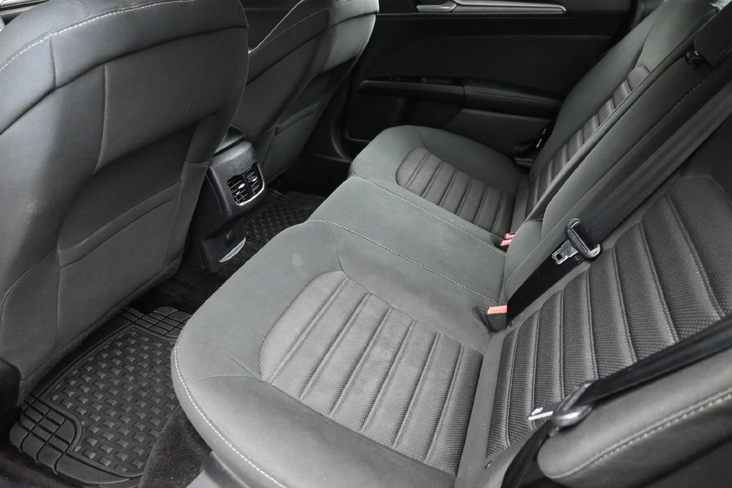 Used 2017 Ford Fusion SE w/ Fusion SE Technology Package FWD image 12