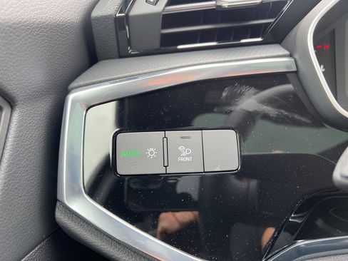 New 2025 Audi Q3 2.0T Premium image 38