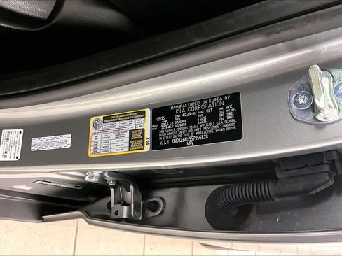 Used 2025 Kia Soul LX FWD image 31
