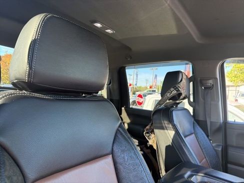 Used 2023 Chevrolet Silverado 2500 LT w/ Convenience Package image 15