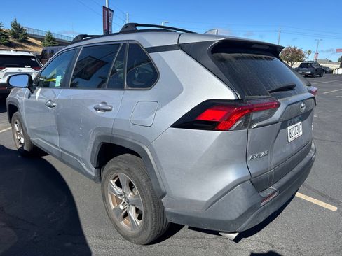 Used 2022 Toyota RAV4 XLE AWD/4WD image 4