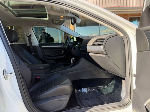 Used 2022 Volkswagen Jetta SE image 21