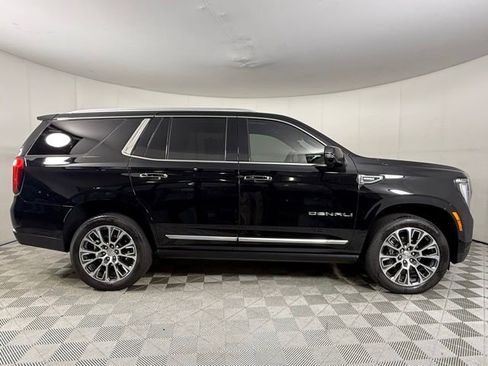 Used 2025 GMC Yukon Denali w/ Denali Reserve Package AWD/4WD image 9