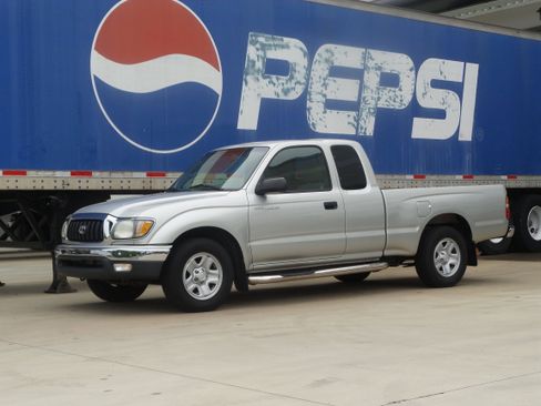 Used 2004 Toyota Tacoma XtraCab automatic SR5 image 1
