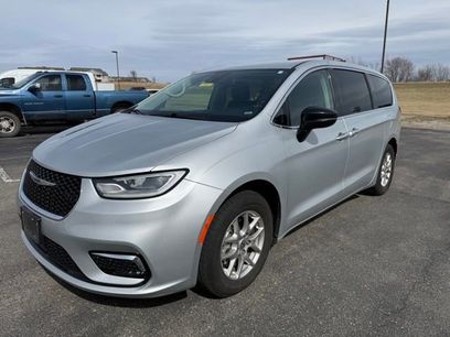 Used 2024 Chrysler Pacifica Touring-L