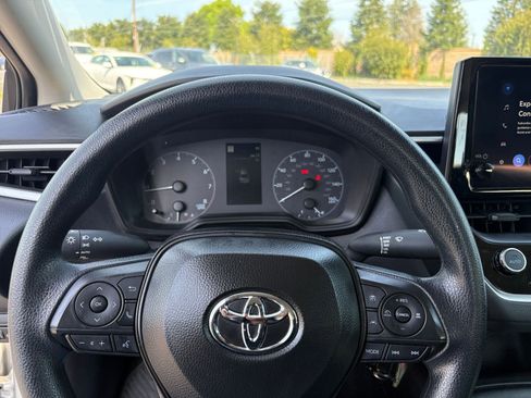 Used 2025 Toyota Corolla LE image 25