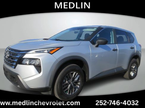 Used 2024 Nissan Rogue S FWD image 2