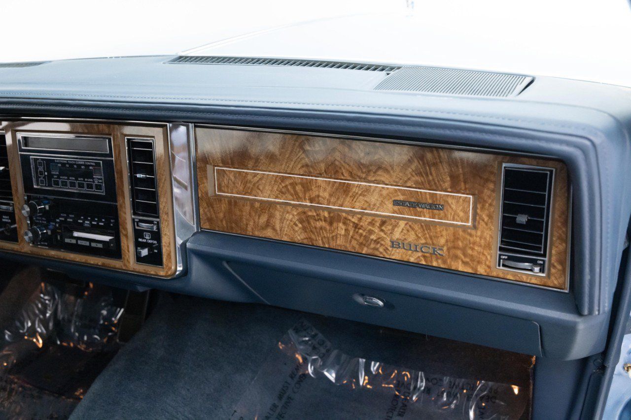 Used 1990 Buick Le Sabre Estate RWD image 20