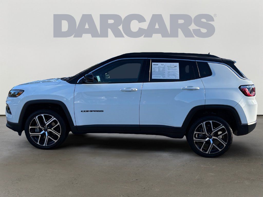Used 2025 Jeep Compass Limited AWD/4WD image 4