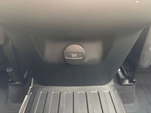 Certified 2022 Volvo XC60 B5 Inscription w/ Climate Package image 34