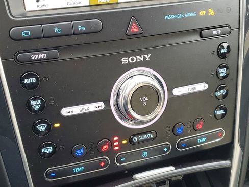 Used 2019 Ford Explorer Platinum image 22