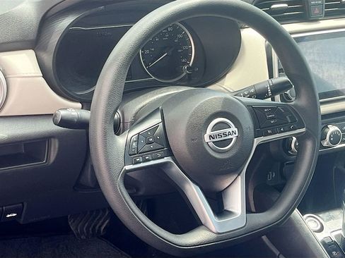 Used 2021 Nissan Versa SV FWD image 11