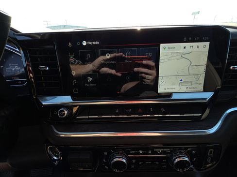 Used 2025 GMC Sierra 3500 SLT w/ SLT Convenience Package image 11