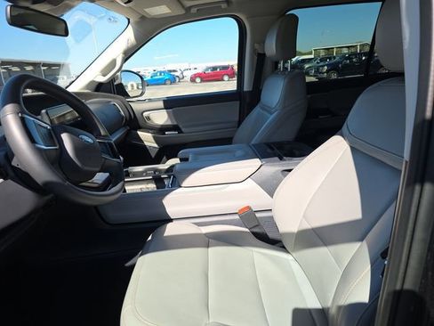 Used 2025 Ford Expedition Active image 23