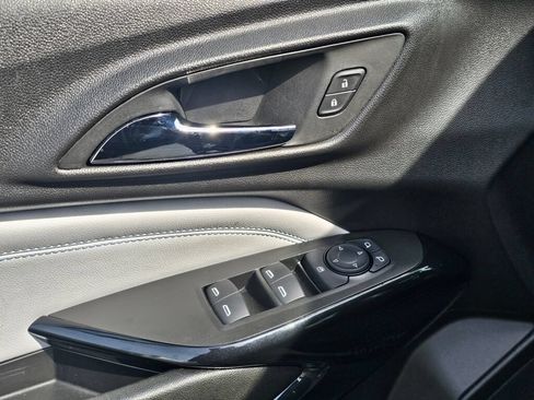 Used 2025 Chevrolet Trax LT w/ LT Convenience Package FWD image 27