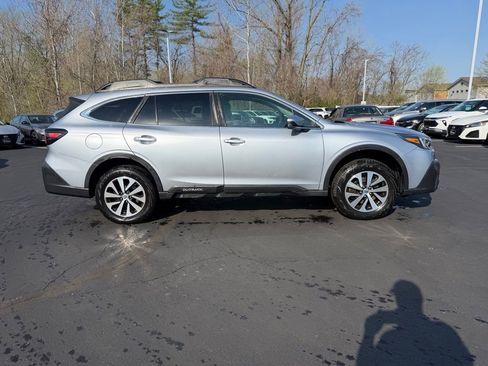 Used 2022 Subaru Outback Premium image 5