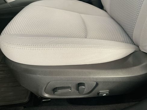 Used 2017 Subaru Forester 2.5i Premium w/ All-Weather Package image 12