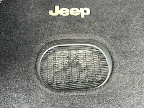 Used 2015 Jeep Wrangler Unlimited Sahara w/ Dual Top Group image 7