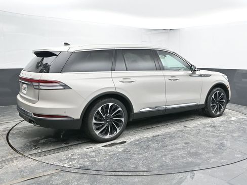 Used 2024 Lincoln Aviator Reserve w/ Equipment Group 201A AWD/4WD image 3