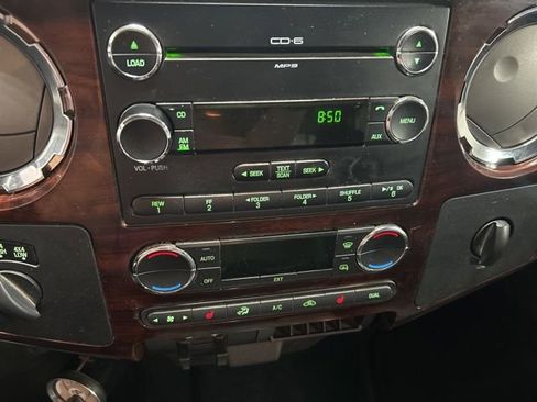 Used 2010 Ford F250 Lariat image 26