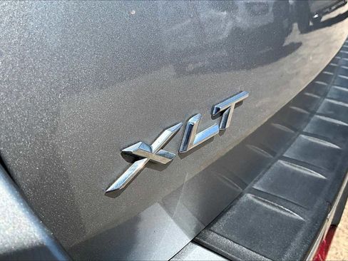 Used 2022 Ford Explorer XLT image 28