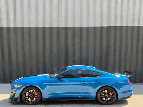 Used 2021 Ford Mustang Shelby GT500 w/ Technology Package RWD image 4
