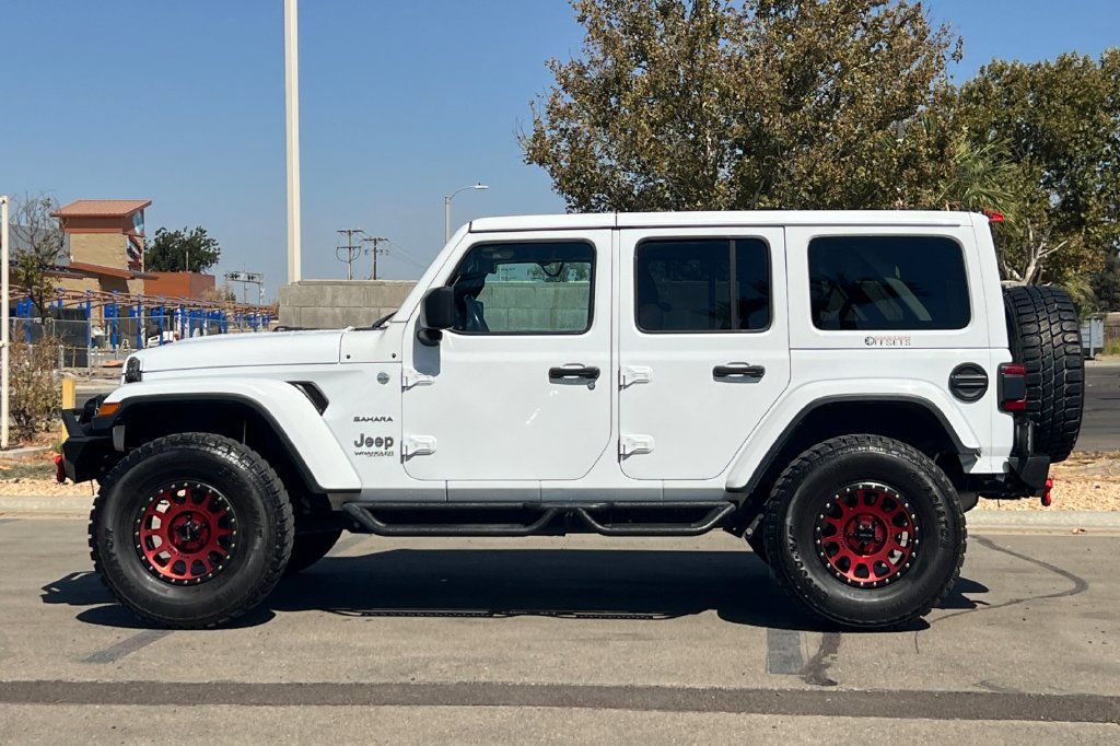 Used 2018 Jeep Wrangler Unlimited Sahara AWD/4WD image 9