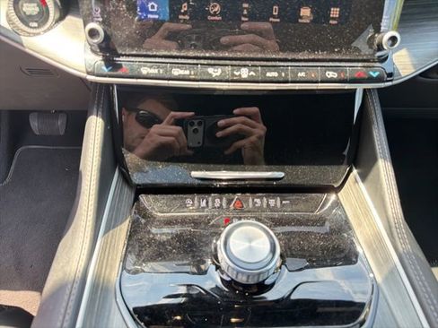 Used 2024 Jeep Wagoneer Series II w/ Flexible Seating Group image 29