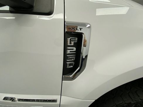 Used 2019 Ford F250 XLT w/ XLT Premium Package AWD/4WD image 17