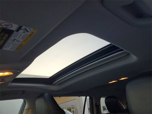 Used 2020 Toyota Highlander XLE image 31